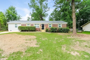 693 Oak Dr Riverdale, GA 30274